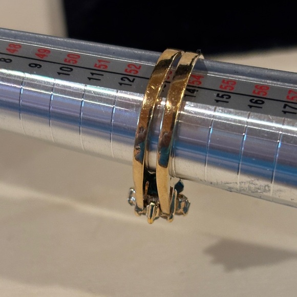 Elegant Gold and Green Gemstone Ring. Avon Reversible ring size 6 1/2. - Picture 7 of 11